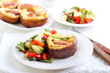 Sosis ve elma delik kurbağa