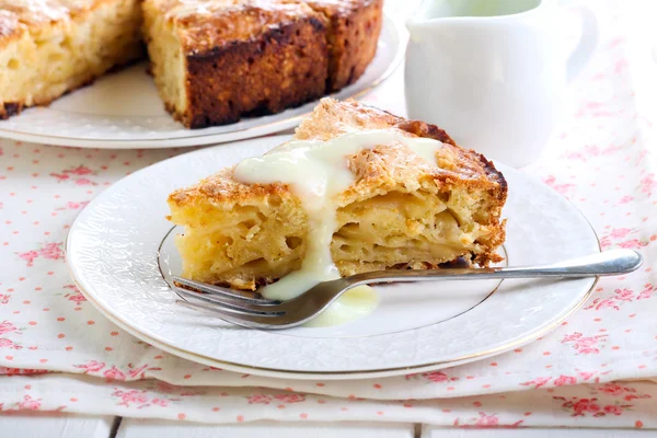 Fatia de bolo de maçã irlandês — Fotografia de Stock