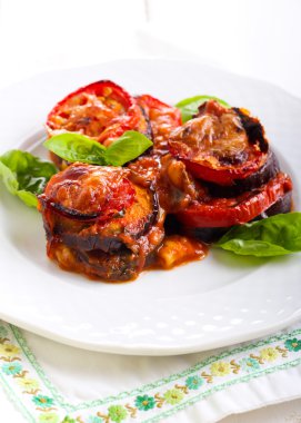 Patlıcan parmigiana yığınları 