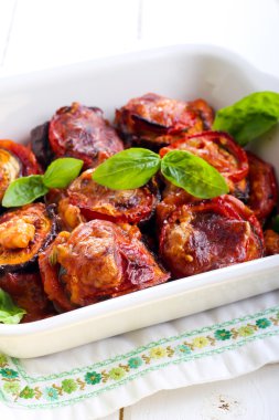 Patlıcan parmigiana teneke pişirme