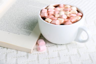 sıcak çikolatalı içecek 