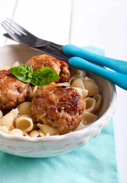 Pasta shell and meatballs — Stock Photo, Image