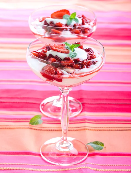 Strawberry and cream trifle — Stock Photo, Image