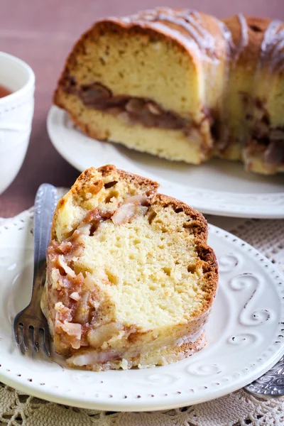 Gâteau de lapin rempli de poires et d'amandes — Photo