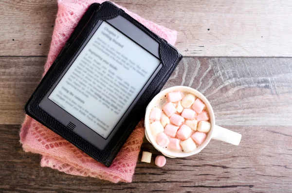 Hot chocolate drink with marshmallow — Stock Photo, Image