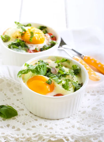 Tomaten und Eier backen — Stockfoto