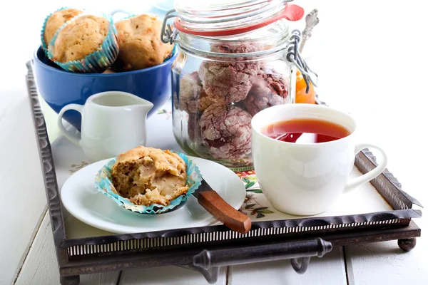 Äppelkaka, kopp te och sylt — Stockfoto