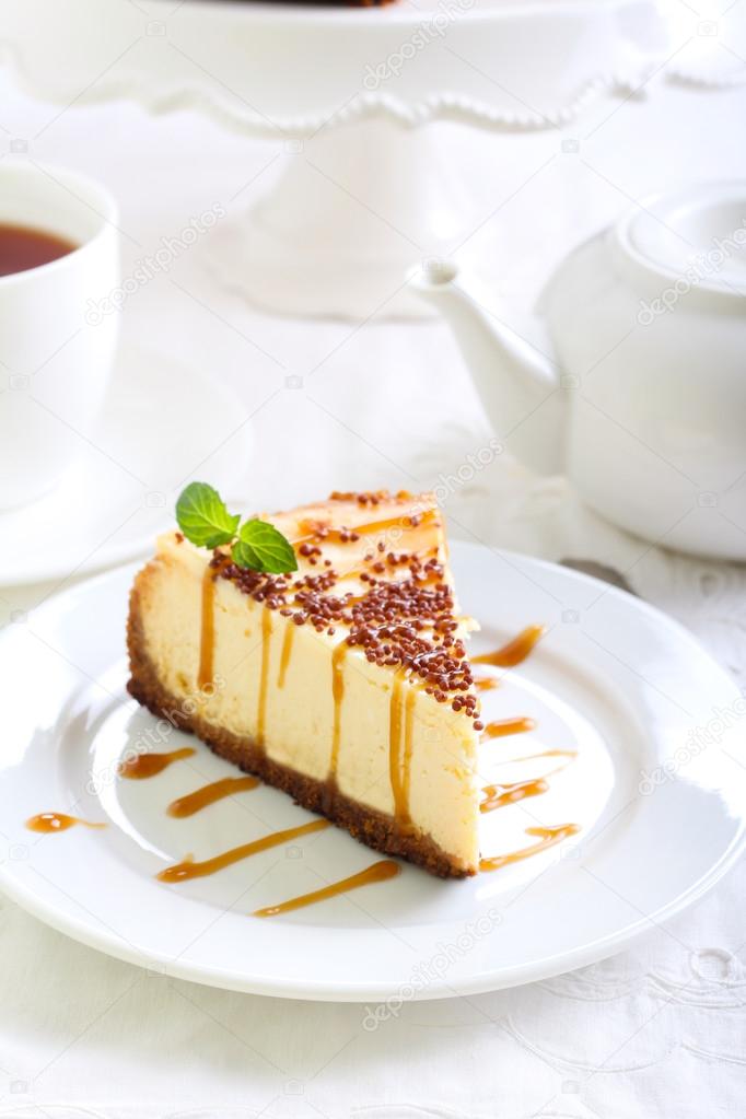 Cheesecake with caramel drizzle