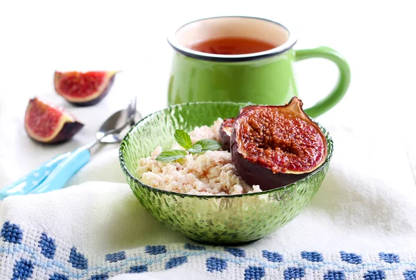 Grilled figs with honey — Stock Photo, Image