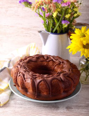 Çikolata kremalı muzlu kek.