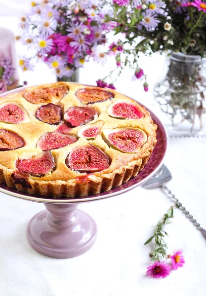 Almond and fig tart on plate — Stock Photo, Image