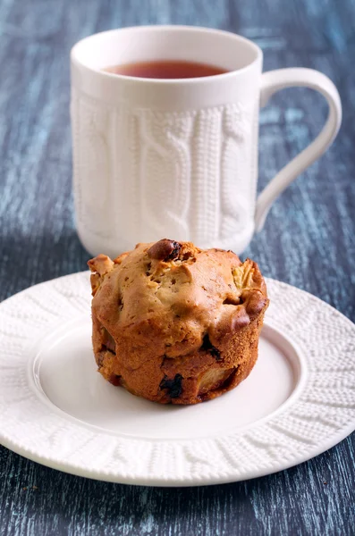 Apfel-Rosinen-Walnuss-Muffin — Stockfoto