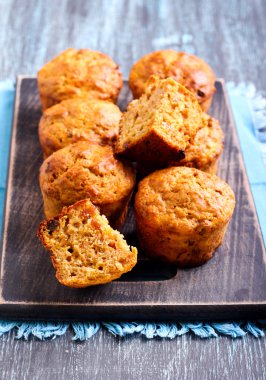 Meyve ve fındık, havuç muffins