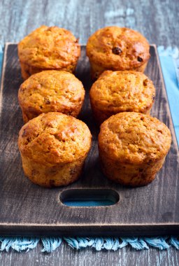 Meyve ve fındık, havuç muffins
