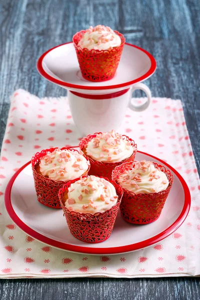 Vanilla frosting cupcakes — Stock Photo, Image