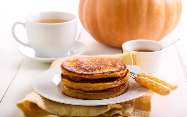 Courgette pancakes, served — Stock Photo, Image