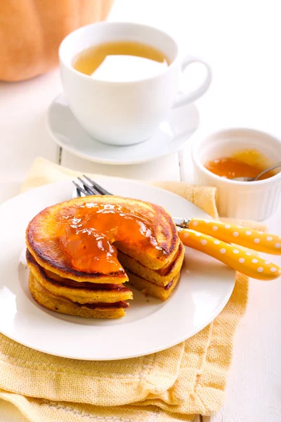 Courgette pancakes, served — Stock Photo, Image