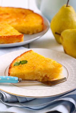 Yumuşak armut pasta dilimi