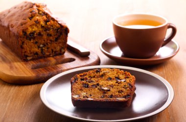 Çikolata ve fındık kabak pasta dilimleri