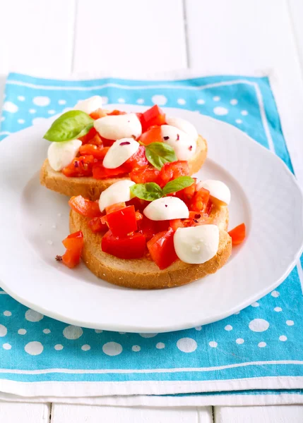 Mozzarella ve domates tost — Stok fotoğraf