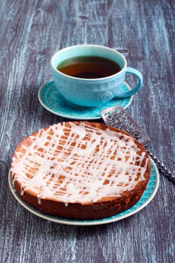 Sır plaka üzerinde buzlanma ile pasta