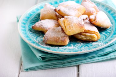 Çerezler ile krema şeker kaplı