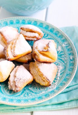 Çerezler ile krema şeker kaplı