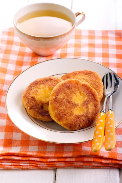 Buñuelos de calabaza en plato —  Fotos de Stock