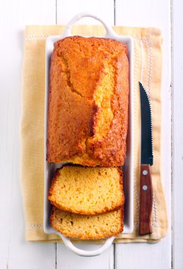 Narenciye polenta kek