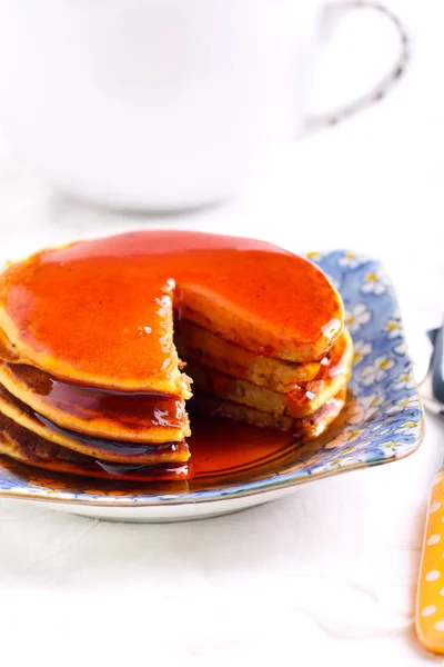 Pile of pancakes with syrup — Stock Photo, Image