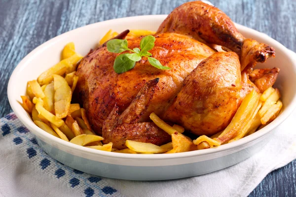 Roast chicken and potato chips — Stock Photo, Image