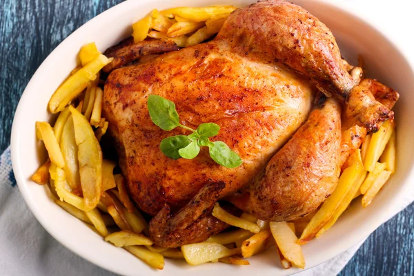 Roast chicken and potato chips — Stock Photo, Image
