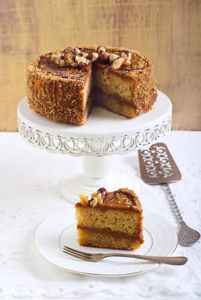 Gâteau au caramel et noix — Photo