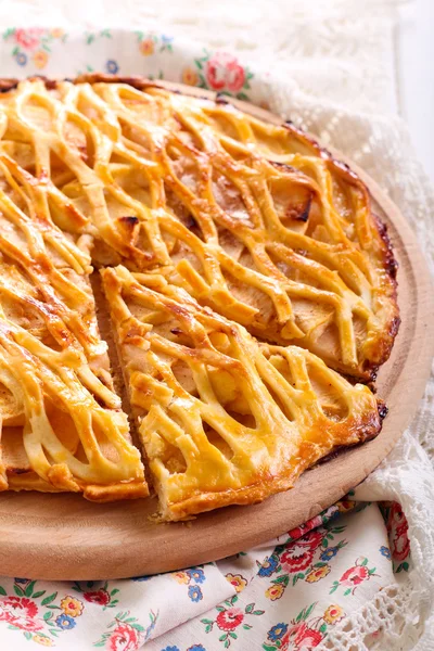 Apple filling lattice pie — Stock Photo, Image