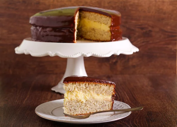 Cake with custard cream — Stock Photo, Image