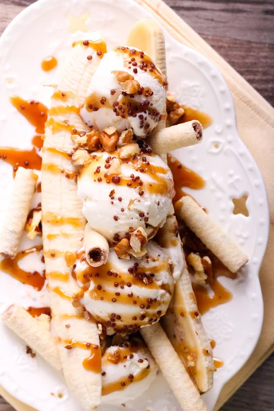 Banana split, banana e sorvete — Fotografia de Stock