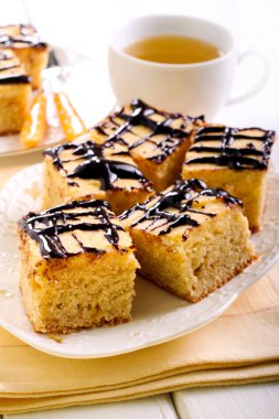 Krema ve çikolata sır tepesi 