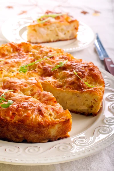 Chicken fillet, cauliflower and cheese quiche — Stock Photo, Image