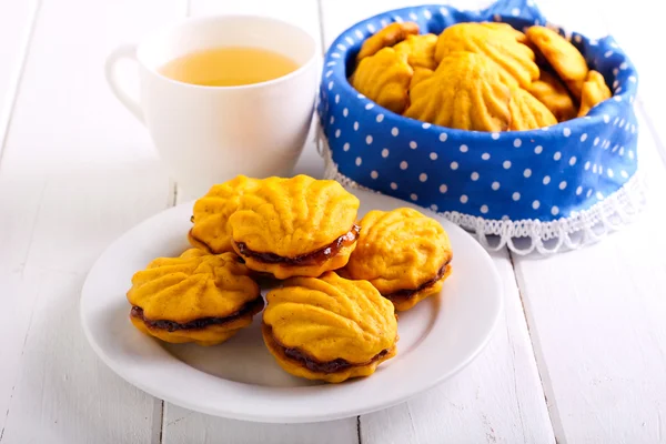 Jam vullen koekjes op plaat — Stockfoto