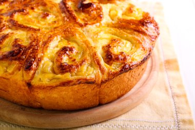 Apple dolum buns plaka üzerinde