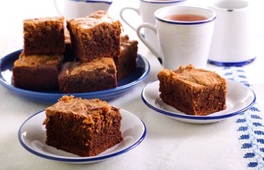 Fıstık ezmesi girdap kek barlar