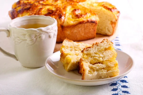 Apple filling buns on plate — Stock Photo, Image