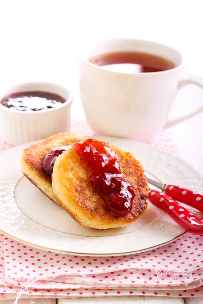 Ricotta cheese fritters with strawberry jam — Stock Photo, Image