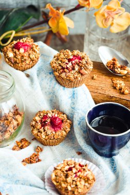 yulaf kek kiraz ve granola, sağlıklı tatlı ile