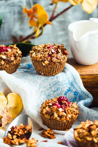 Vegan oat muffins with cherries and granola, healthy dessert — Stock Photo, Image