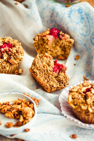 Vegan oat muffins with cherries and granola, healthy dessert — Stock Photo, Image