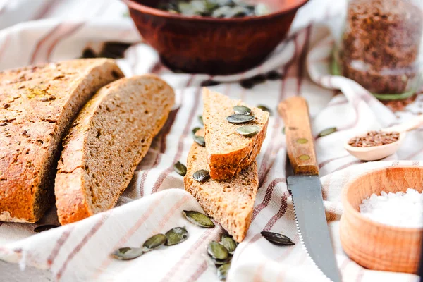 Yeast free rye bread with flax seed and pumpkin slices, organic — Stock Photo, Image