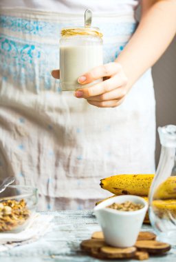 kenevir tohumu süt jar, elinizde tutun