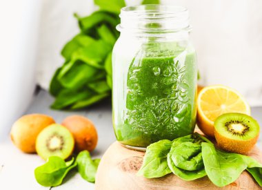 ıspanak, kivi ve narenciye, yaz detoks, iyileşmek ile yeşil yüzlü