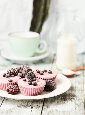 alakart cevizli çiğ vegan berry cheesecake